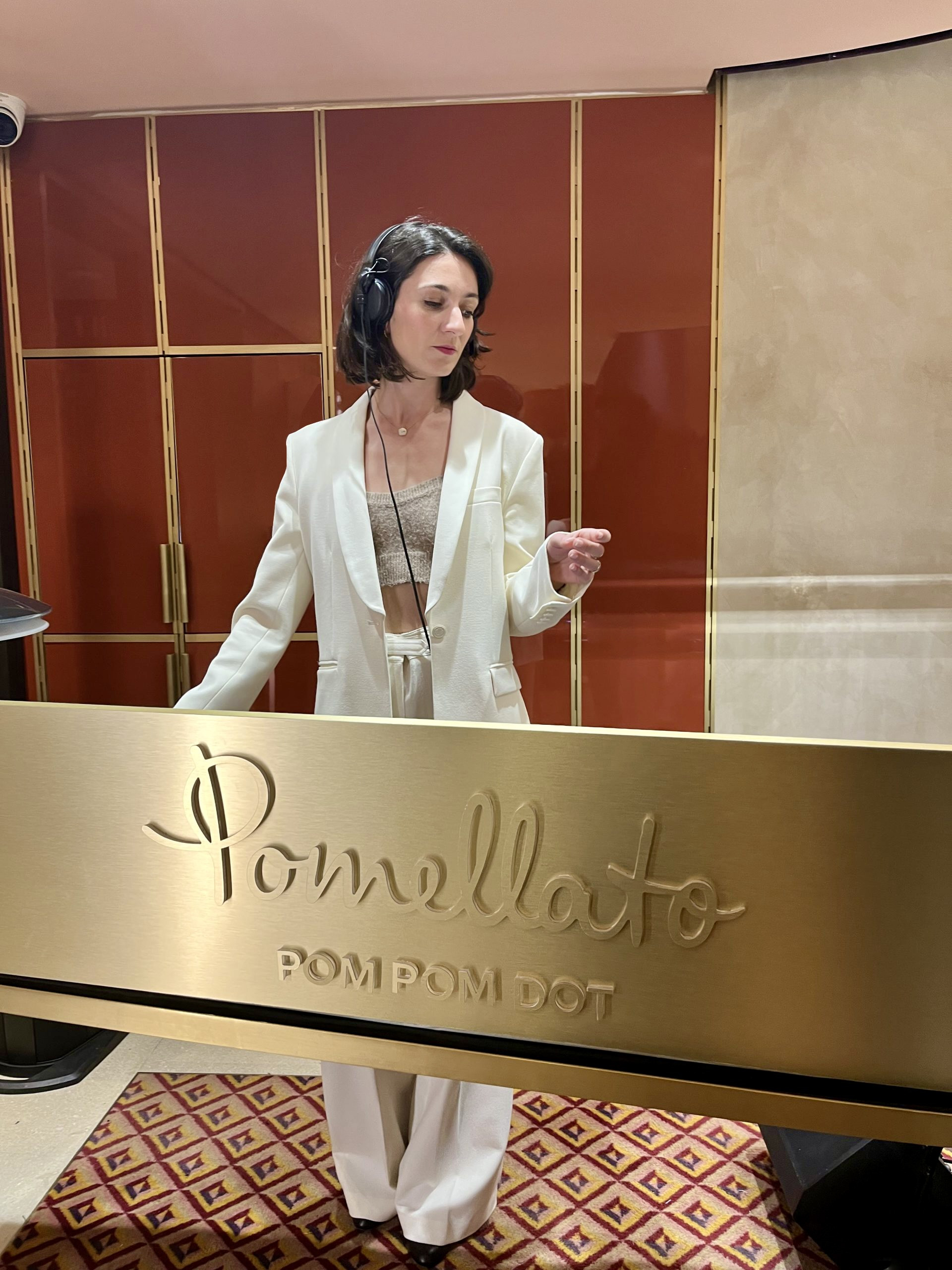 Pom Pom Dot, cocktail, live & dinner