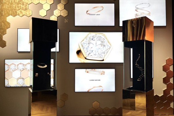 Bee de Chaumet event